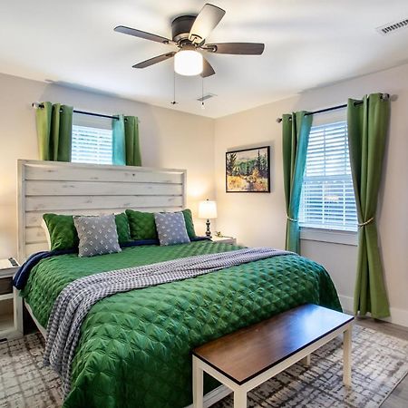 Blue Valley Inn - Hot Tub & Spacious Play Area! Knoxville Bagian luar foto
