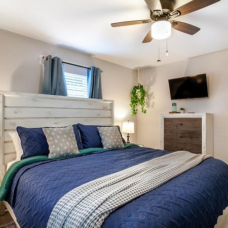 Blue Valley Inn - Hot Tub & Spacious Play Area! Knoxville Bagian luar foto