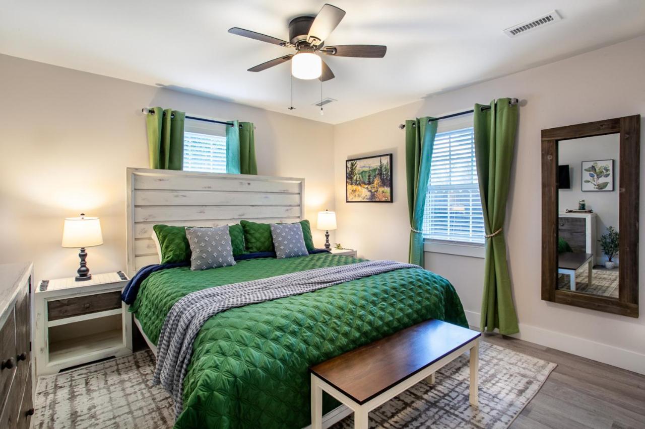 Blue Valley Inn - Hot Tub & Spacious Play Area! Knoxville Bagian luar foto