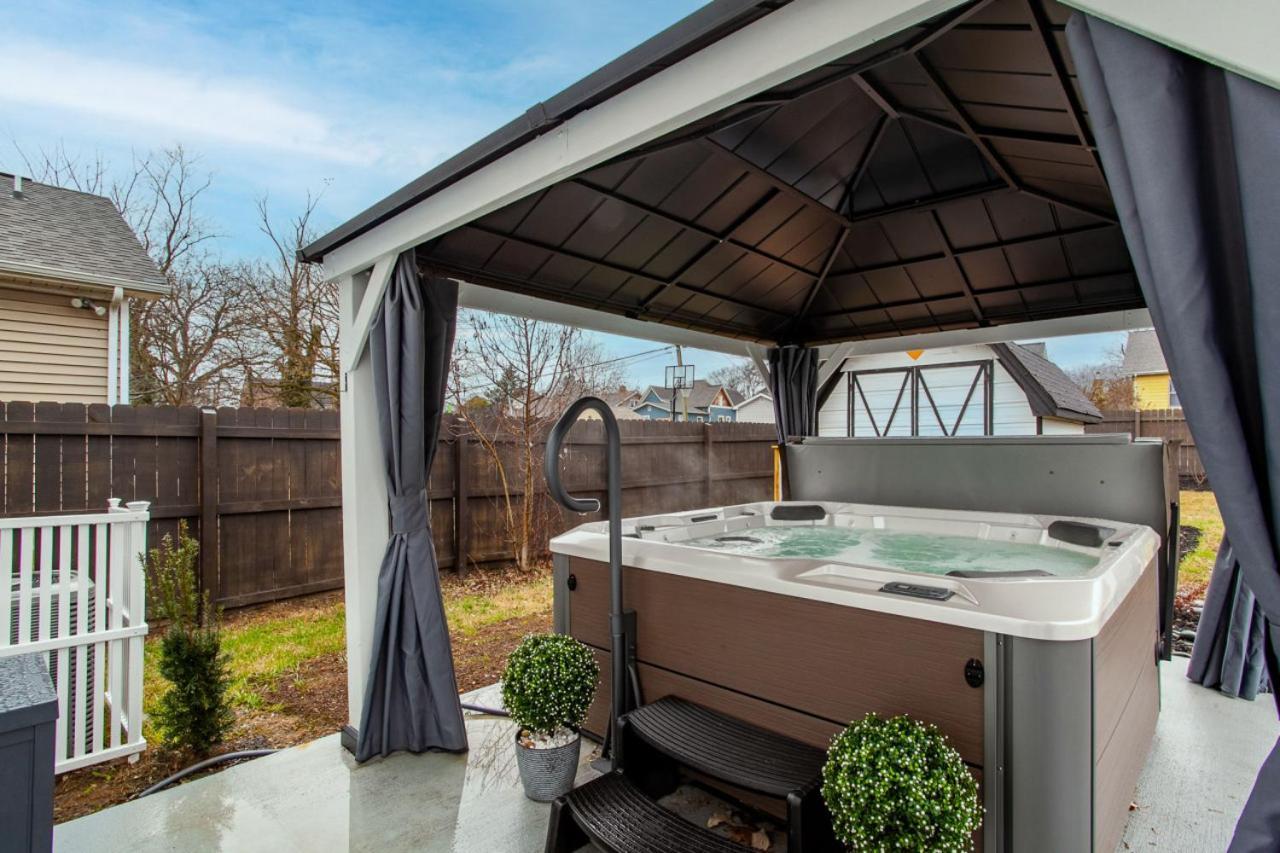 Blue Valley Inn - Hot Tub & Spacious Play Area! Knoxville Bagian luar foto