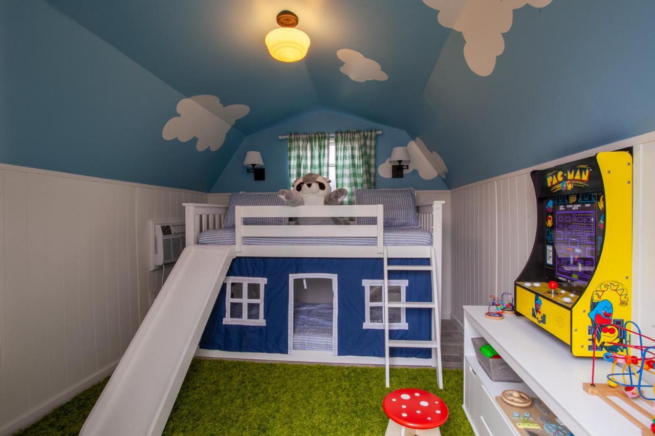 Blue Valley Inn - Hot Tub & Spacious Play Area! Knoxville Bagian luar foto