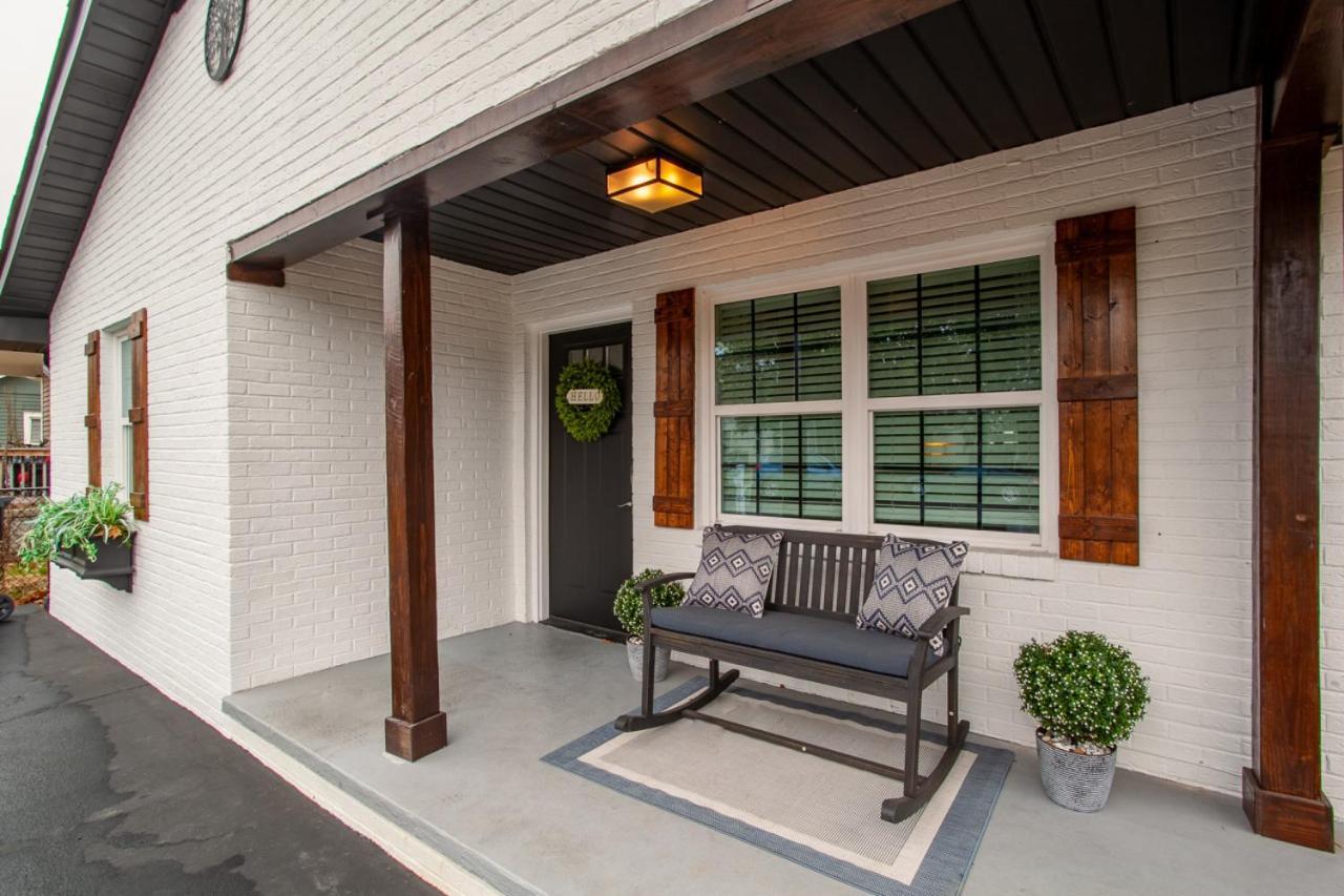Blue Valley Inn - Hot Tub & Spacious Play Area! Knoxville Bagian luar foto