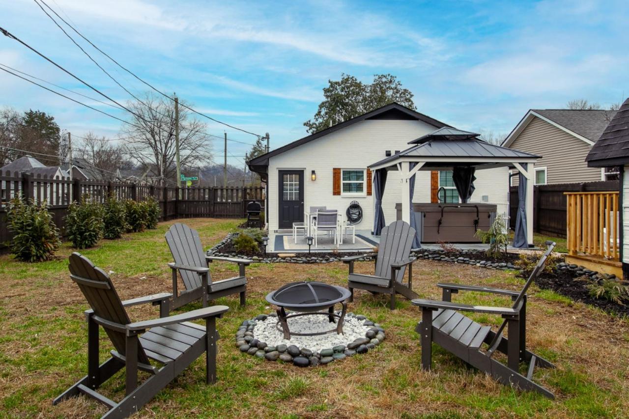 Blue Valley Inn - Hot Tub & Spacious Play Area! Knoxville Bagian luar foto