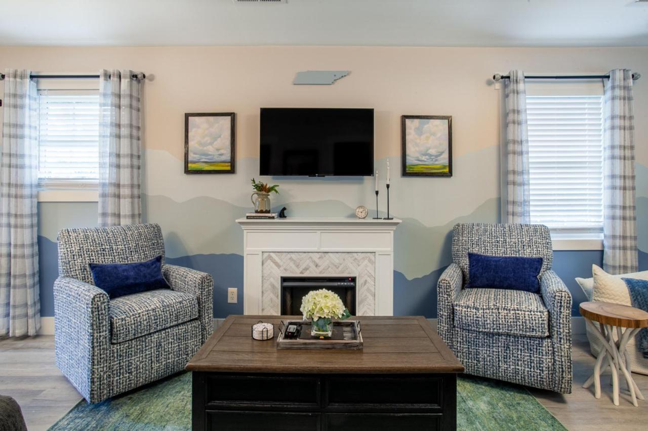 Blue Valley Inn - Hot Tub & Spacious Play Area! Knoxville Bagian luar foto