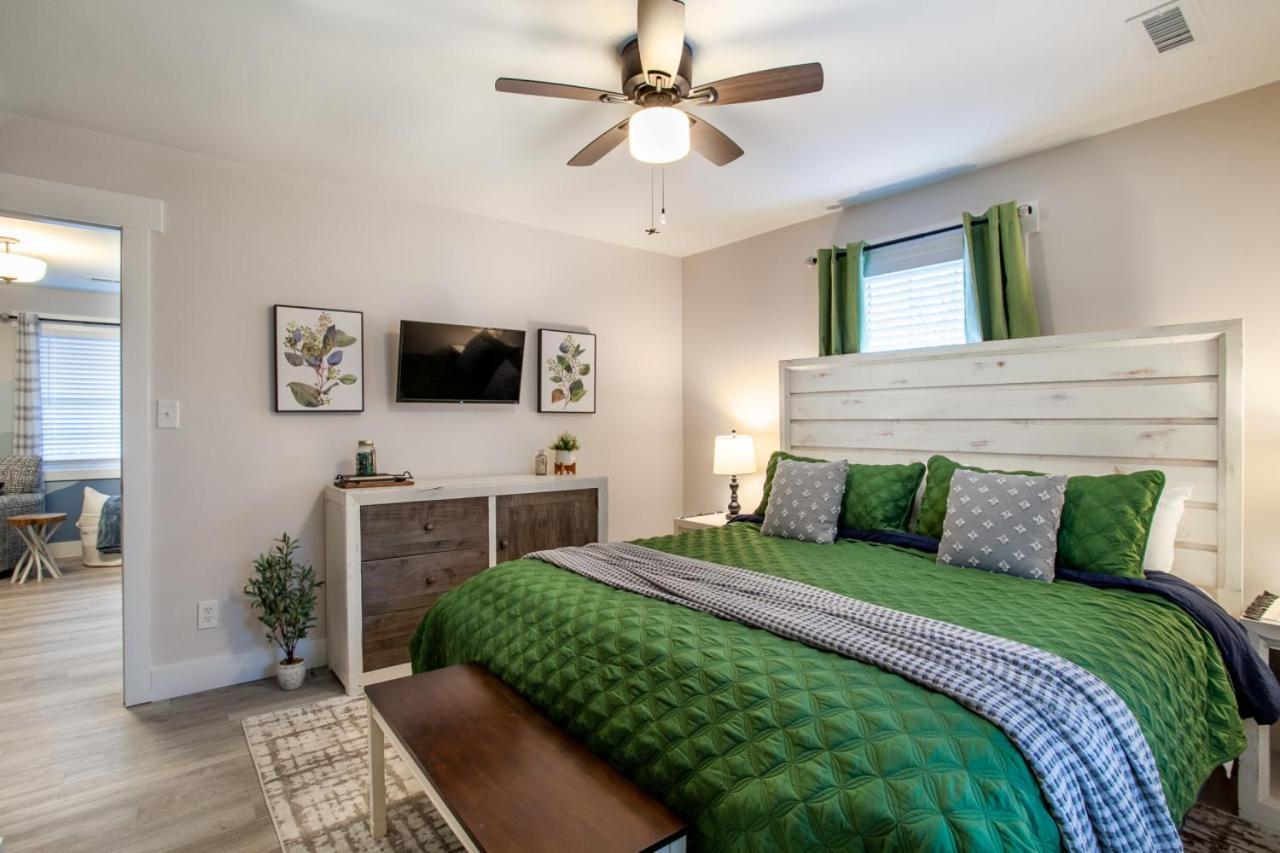 Blue Valley Inn - Hot Tub & Spacious Play Area! Knoxville Bagian luar foto
